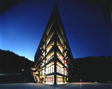 宝塚大学